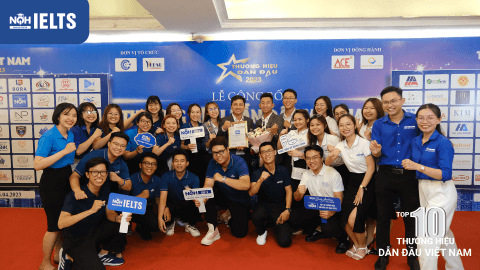 HOẠT ĐỘNG NQH IELTS | THEO CHÂN NQH IELTS NHẬN GIẢI “TOP 10 THƯƠNG HIỆU DẪN ĐẦU VIỆT NAM”