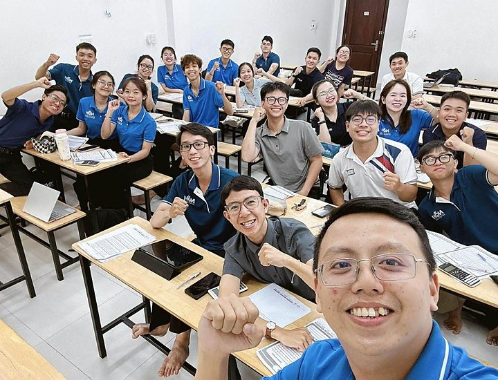 Hình Ảnh Team Toán NQH Trong Buổi Đào Tạo Nâng Cấp Chuyên Môn