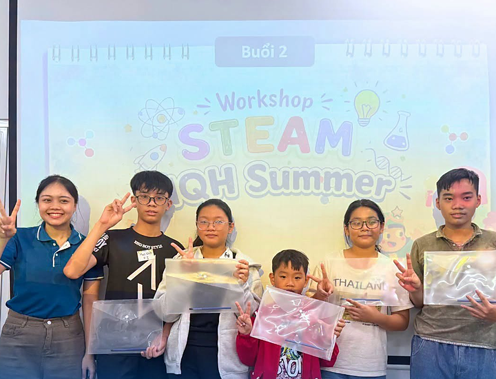 Hình Ảnh Học Sinh Cùng Cô Giáo Tại Workshop STEAM NQH Summer